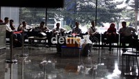 Sebelumnya, Wakil Ketua KPK Bambang Widjojanto menyarankan agar berkas Simulator SIM diserahkan sebelum tanggal 31 Oktober 2012. Hal terebut dikarenakan bahwa masa penahanan tersangka kasus simulator habis pada 31 Oktober 2012. Ramses/detikcom.