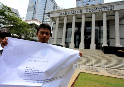 Surat Raksasa untuk Mahfud MD