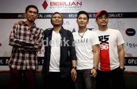 David sang keyboardist juga berhalangan hadir karena sedang melakukan proses check up karena sakit yang di deritanya.