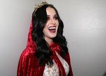 Ultah, Katy Perry Berubah Jadi Vampire
