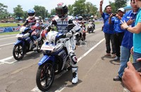 Jorge ditemani Doni Tata, dan 25 pebalap yang tergabung dalam Yamaha Riding Academy (YRA). Turut andil 26 bikers dari komunitas yang tergabung dalam Yamaha Riders Club (YRC).