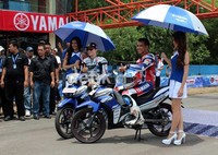 Di Indonesia dia tak akan berlama-lama, sebab esok harinya dia harus ke Valencia, Spanyol, untuk bertarung pada MotoGP seri terakhir.