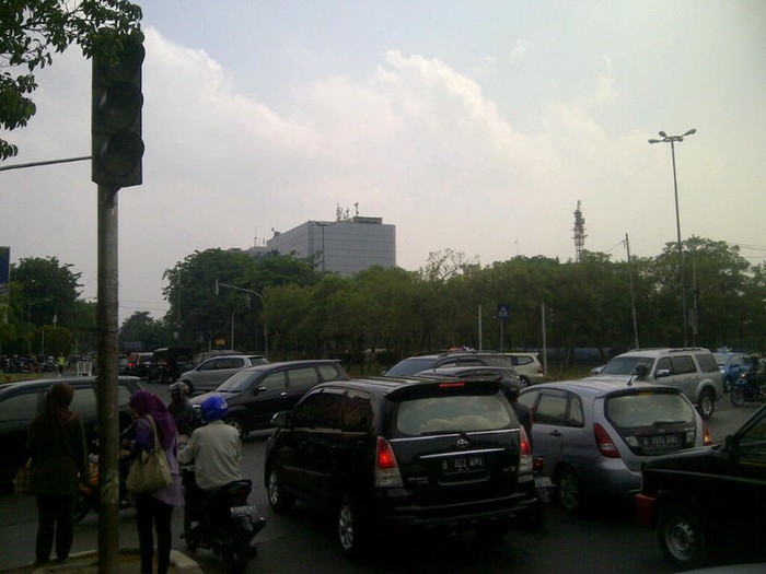 TL Perempatan Cilandak Rusak, Lalu Lintas Kacau