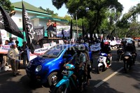 Aksi tersebut berlangsung damai.