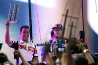 Lorenzo turut didampingi pembalap muda Indonesia Doni Tata (kiri).