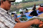 Wisata Sore di Kanal Banjir Timur