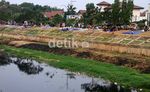 Wisata Sore di Kanal Banjir Timur