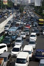 Diblokir Pendemo, Tol Dalam Kota Macet