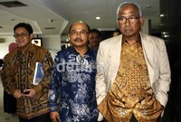 Rapat antara BPK dan DPR dimulai sekitar pukul 14.00 WIB. BPK diwakili Ketua BPK Hadi Purnomo, Wakil Ketua Hasan Bisri, anggota Firman Agung dan Taufiequrrachman Ruki dan Ali Maskur Musa. Sedangkan dari DPR diwakili oleh Priyo, Ketua Komisi X Agus Hermanto dan Ketua BAKN Sumarjati Arjoso. Ramses/detikcom.