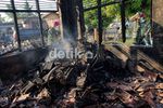 TNI Bersihkan Puing-puing Kerusuhan di Lampung