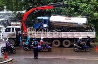 Proses evakuasi sempat membuat kemacetan di Jl MT Haryono, Samarinda, Kalimantan Timur. Robert/detikNews.