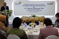 Pada kerja sama ini pemegang kartu kredit Bank Mandiri bisa menghemat pembiayaan internet dan tagihan telkom dengan hanya membayar 10 bulan untuk tagihan 1 tahun.