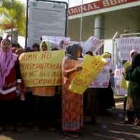 Terminal Pertamina di Tuban Diblokir Warga