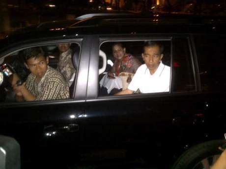 Bawa Land Cruiser ke Gedung Sate, Jokowi: Masa Digarasikan Terus 