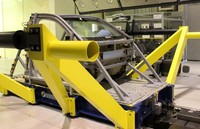 Rangka mobil yang disiapkan untuk uji tabrak. GM melakukan uji tabrak sekitar 250 kali setahunnya. (Dok General Motors).