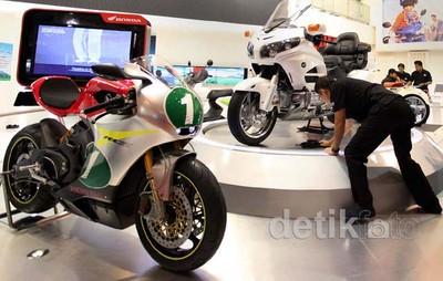 Berburu Motor Baru di JMCS 2012