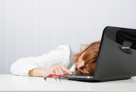 Derita Insomnia: Tidur Kemalaman, Bangun Kepagian, di Kantor Ketiduran