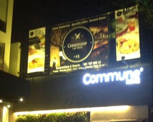 Commune, Resto & Galeri Furnitur Bergaya Retro Minimalis