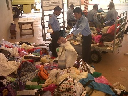 Dilema Hati Petugas Pemeriksa Bagasi Haji