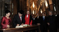 Presiden SBY berkunjung ke Westminster Abbey dengan didampingi Ibu Ani. Cahyo Bruri Sasmito/Setpres.