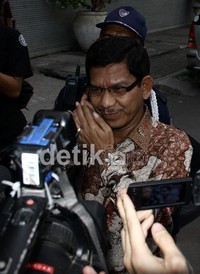 Legimo yang ditetapkan Polri sebagai tersangka karena dugaan pemalsuan tanda tangan Irjen Djoko Susilo pun mengaku tidak ditanya KPK soal itu. Ramses/detikcom.