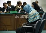 Tetap Bercadar, Istri Nazaruddin Ikuti Sidang Perdana