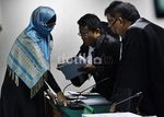 Tetap Bercadar, Istri Nazaruddin Ikuti Sidang Perdana