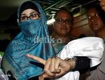 Tetap Bercadar, Istri Nazaruddin Ikuti Sidang Perdana