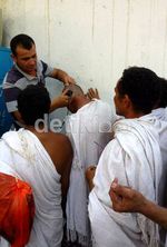 Rejeki Tukang Cukur di Musim Haji