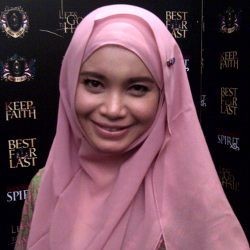 Pulang Haji, Rossa Lega Diberi yang Manis-manis