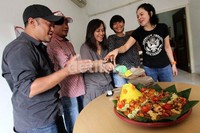 Mereka akan menggarap film masing-masing dan mengangkat empat cerita yang berbeda-beda.
