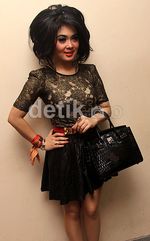 Syahrini Makin Glamour