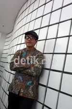 Nugie Tampil Berbatik