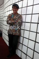 Nugie Tampil Berbatik