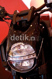 Ducati Diavel Cromo dibanderol harga Rp 430 juta.