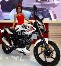 Motor anyar Honda ini dilahirkan untuk menjungkalkan Yamaha V-Ixion dari singgasana motor sport 150 cc.