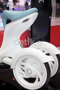 Desain yang keren dan futuristik bisa menjadi pemicu ketertarikan pengunjung pameran.