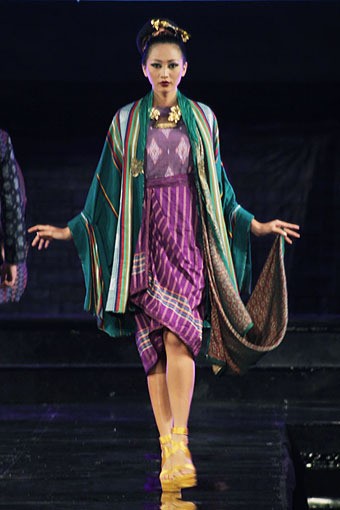 Deden Siswanto APMMI Ethnic Fashion 2012 Lombok - Sumbawa at Grand Ballroom Hotel Mulia. Senayan. Jakarta. [Foto: Mohammad Abduh/Wolipop]