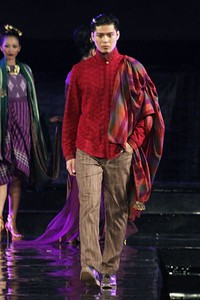 Deden Siswanto APMMI Ethnic Fashion 2012 Lombok - Sumbawa at Grand Ballroom Hotel Mulia. Senayan. Jakarta. [Foto: Mohammad Abduh/Wolipop]