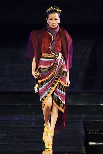 Deden Siswanto APMMI Ethnic Fashion 2012 Lombok - Sumbawa at Grand Ballroom Hotel Mulia. Senayan. Jakarta. [Foto: Mohammad Abduh/Wolipop]
