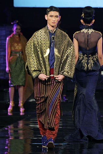Deden Siswanto APMMI Ethnic Fashion 2012 Lombok - Sumbawa at Grand Ballroom Hotel Mulia. Senayan. Jakarta. [Foto: Mohammad Abduh/Wolipop]
