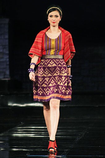 Linda Hamidi Grander APMMI Ethnic Fashion 2012 Lombok - Sumbawa at Grand Ballroom Hotel Mulia. Senayan. Jakarta. [Foto: Mohammad Abduh/Wolipop]