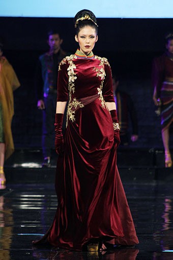 Deden Siswanto APMMI Ethnic Fashion 2012 Lombok - Sumbawa at Grand Ballroom Hotel Mulia. Senayan. Jakarta. [Foto: Mohammad Abduh/Wolipop]