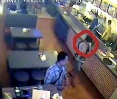 Beraksi di Restoran Kemang, Pencuri Tertangkap CCTV
