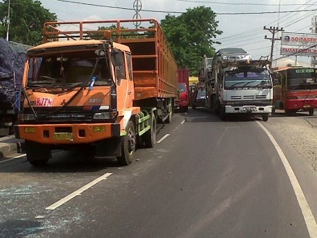 Sempat Terjepit, Sopir Truk Selamat dalam Tabrakan di Semarang