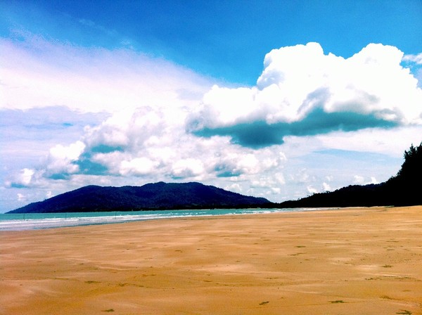 Golden sand beach. Пляж бату ферринги. Golden sand beach. Варна болгария. Варна золотые пески.
