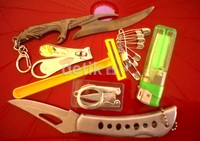 Sejumlah barang tajam yang disita petugas. Jangan pula membawa cendera mata seperti ini meski ukurannya tergolong kecil.
