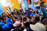 Ratusan Buruh Berdemo di Balai Kota
