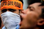Ratusan Buruh Berdemo di Balai Kota