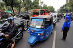 Ratusan Buruh Berdemo di Balai Kota